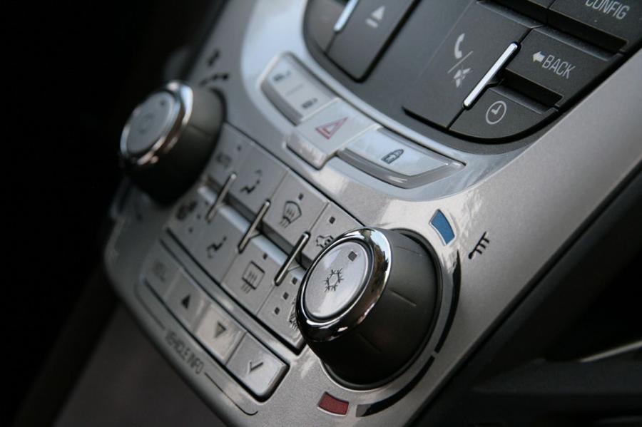  Chevrolet Equinox 2010 года  (фото 30 из 56)